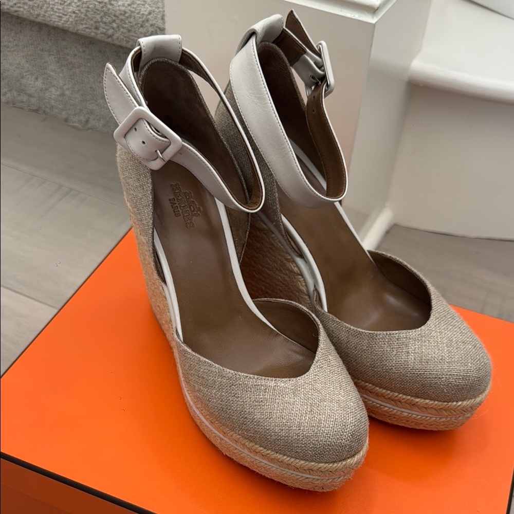 Hermes Elegant Beige Wedge Sandals